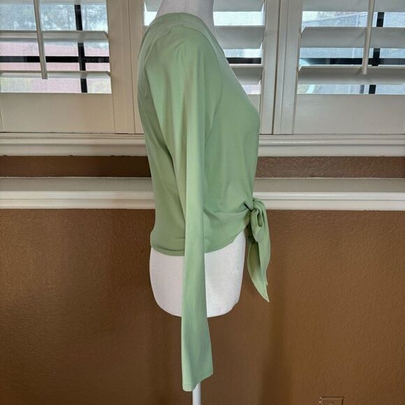 Lululemon Women's 6 Time To Restore Long Sleeve Wrap Tee Creamy Mint Green Yoga - Picture 2 of 6